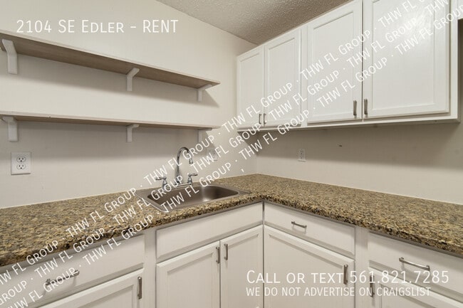 Building Photo - 2104 SE Edler Dr