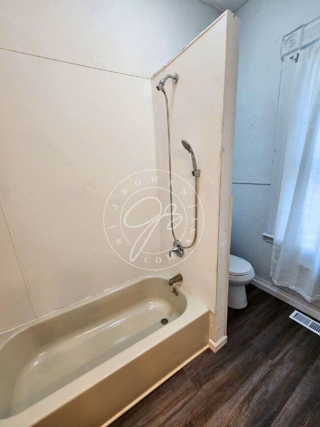 Building Photo - Spacious 2 bed main floor- 1st floor laundry room!