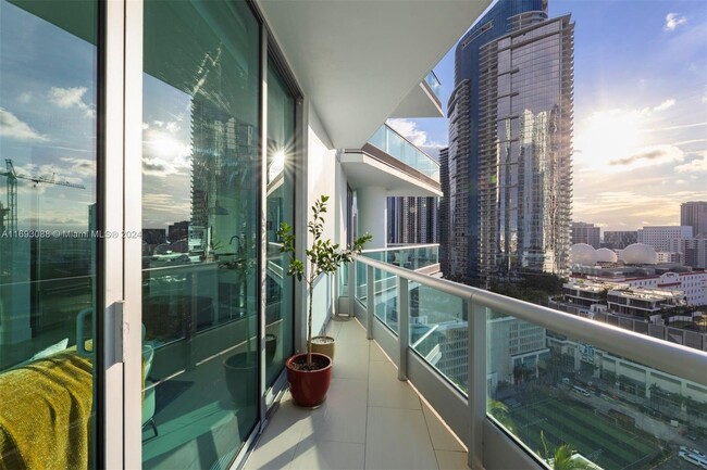 Building Photo - 900 Biscayne Blvd