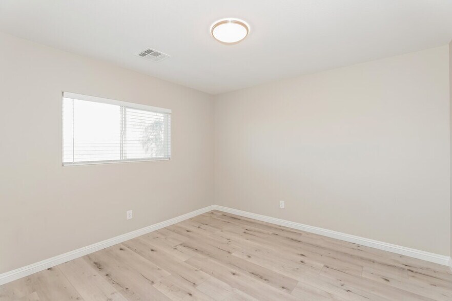 Building Photo - 8273 Oliver Twist Ln