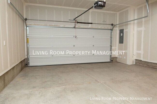 Building Photo - Spacious Townhome in Bethany with an Offic...
