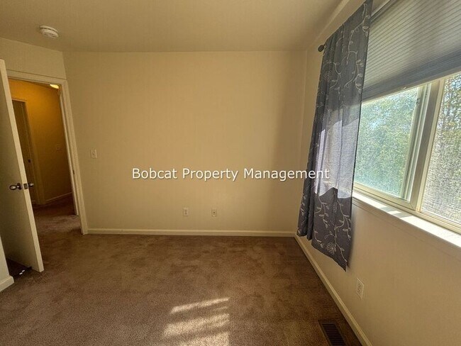 Building Photo - 217 Meadowood Ct