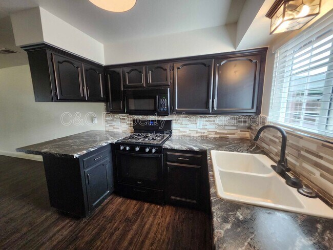 Building Photo - 2546 W Victor Ct