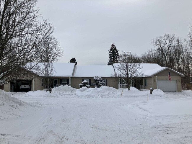 Building Photo - 3 Bedroom/Office 1.5 bath in the Village of Fairport - Available May 2026! $3,050/month