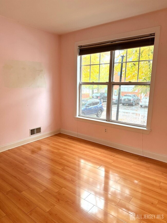 Building Photo - 616 Middlesex Ave