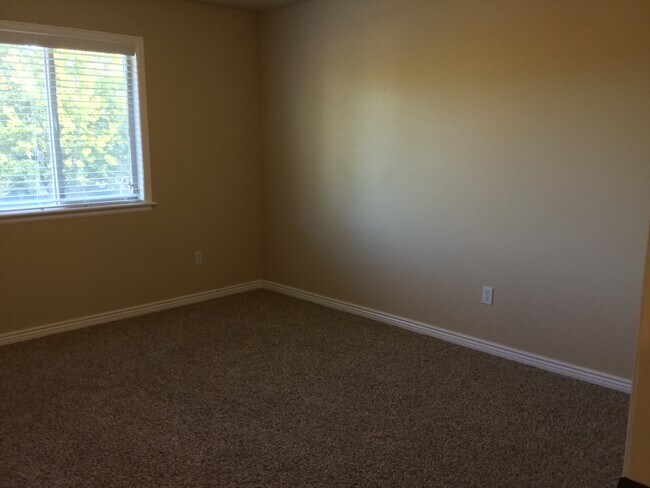 Building Photo - 680 E Havasupai St