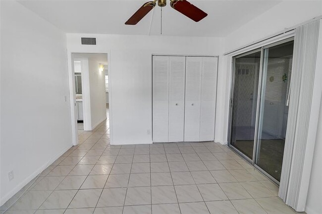 Building Photo - 580 Normandy Ln