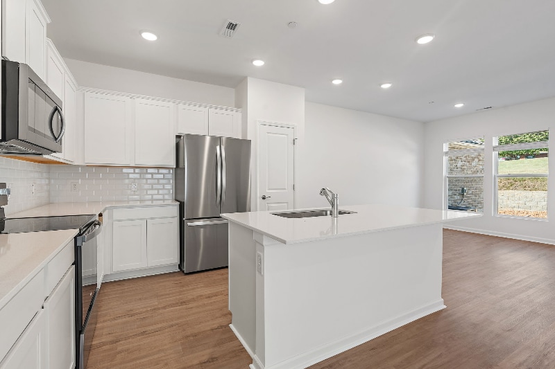 Building Photo - 7136 Mapleside Ln
