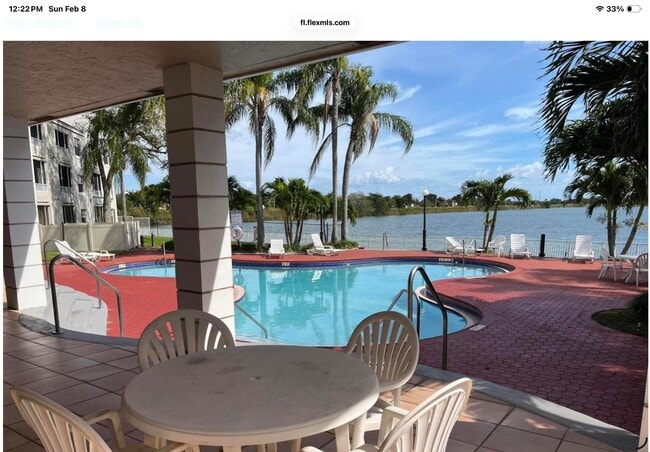 Building Photo - 2831 N Oakland Forest Dr