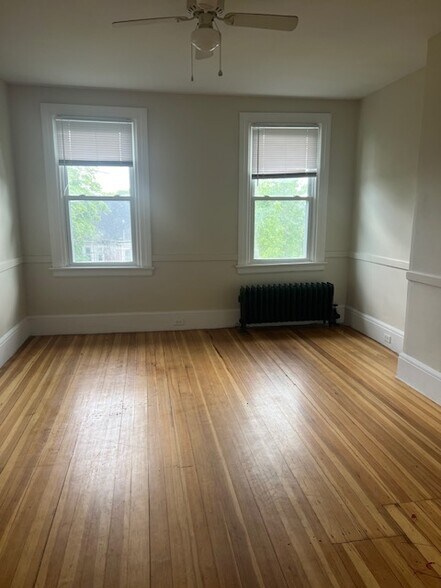 Building Photo - 415 Blackstone St