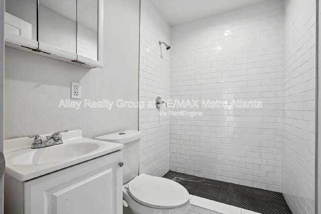 Building Photo - 1770 Rogers Ave SW