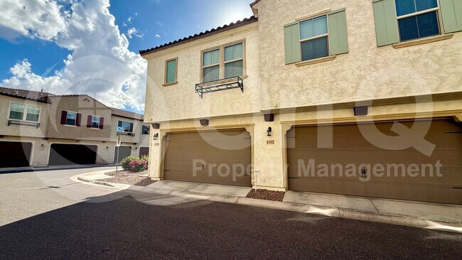 Building Photo - 2664 S Peppertree Dr