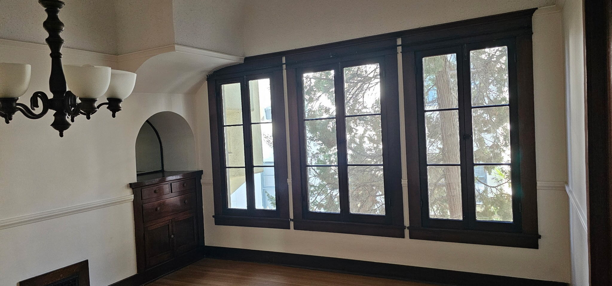 Dining rm windows - 218 1/2 N Kenmore Ave
