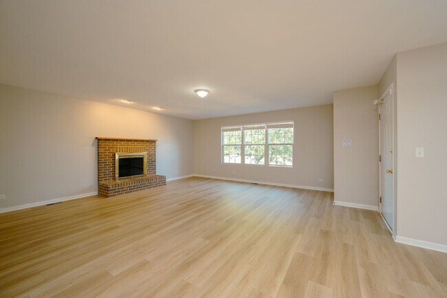 Building Photo - 1223 E Davis St
