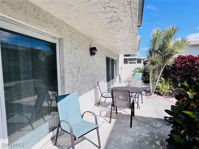 Building Photo - 255 Palm Dr