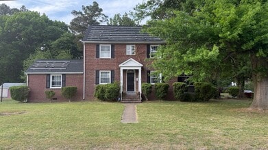 Building Photo - 335 Claremont St