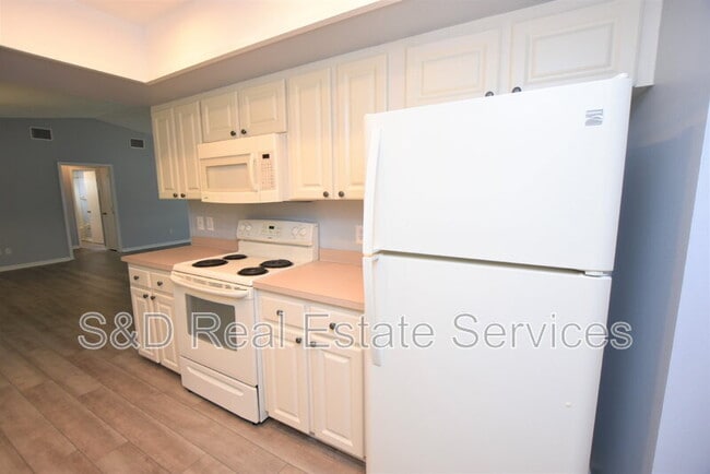 Building Photo - 6305 Christina Groves Cir E