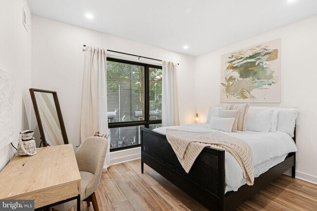 Building Photo - 2231 Earp St