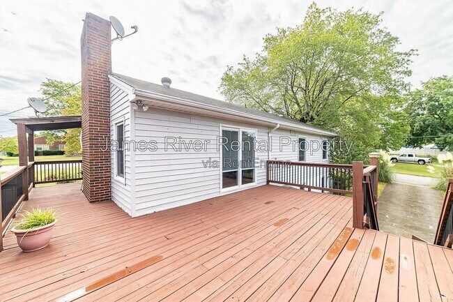 Building Photo - 633 Sandusky Dr