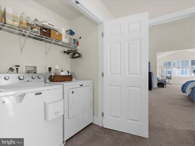 Building Photo - 8512 Pine Springs Dr