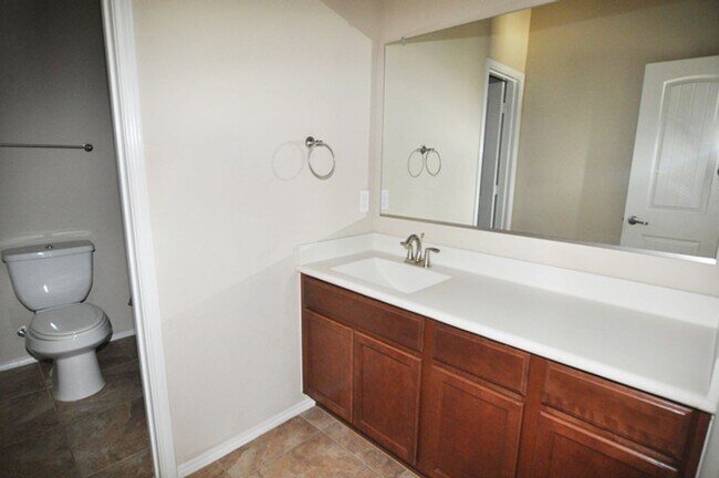 Building Photo - 3521 Twin Pines Dr