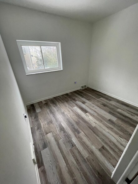 Building Photo - 1382 Center Ave