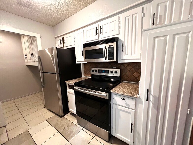 Primary Photo - 324 Arborview Dr