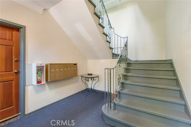 Building Photo - 251 N Kenmore Ave