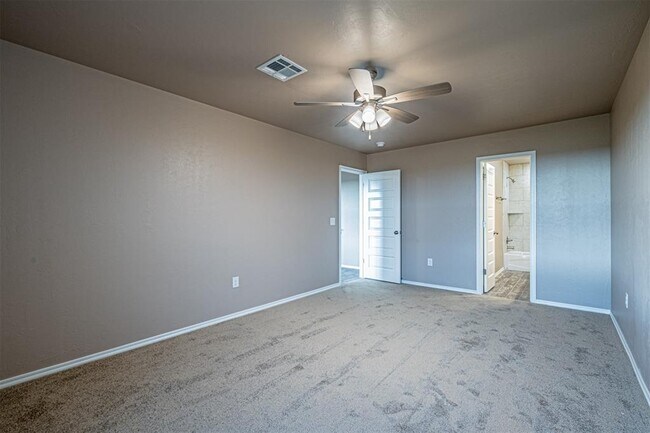 Building Photo - 1624 Highland Loop