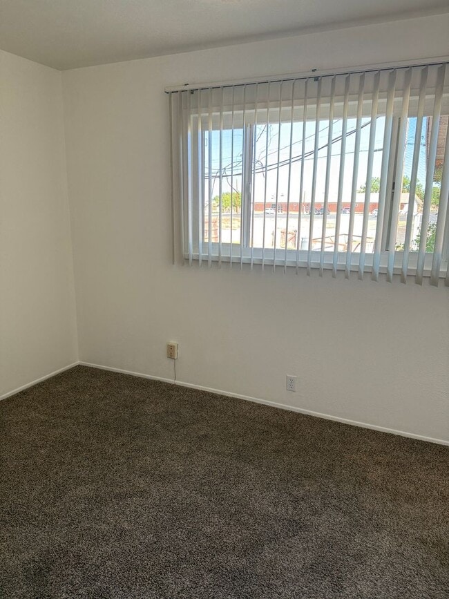 Building Photo - 2101 Aspen Dr