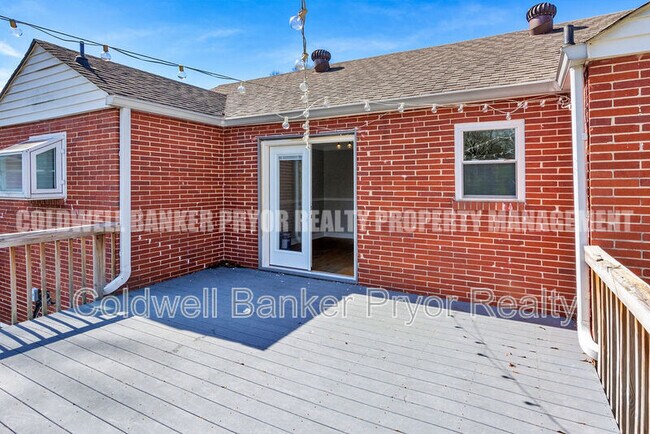 Building Photo - 128 S St Marks Ave