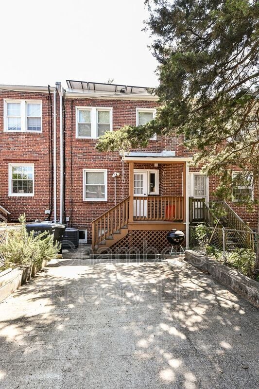 Building Photo - 2230 Observatory Pl NW