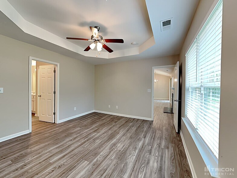 Building Photo - 6235 Leslie Drive