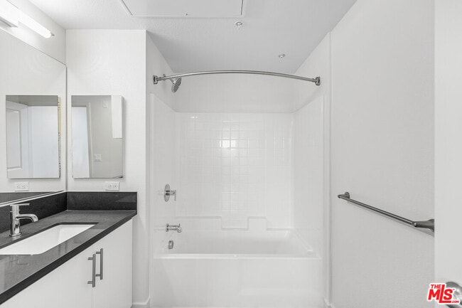 Building Photo - 3567 Chesapeake Ave