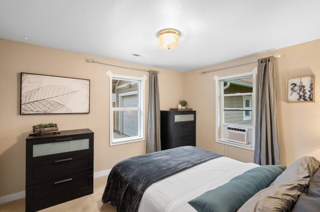 Building Photo - 9810 NE 3rd St