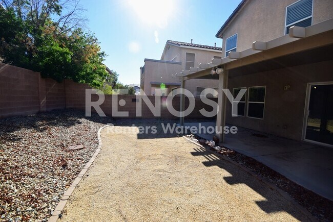 Building Photo - Space, Comfort, and a Layout Built for Real Life -- Iron Mountain Ranch