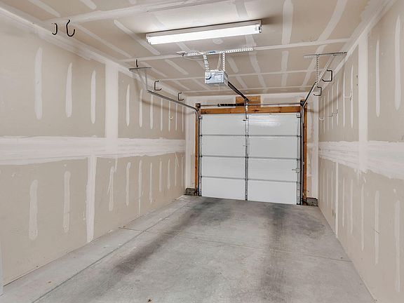 Building Photo - Single-level living at its finest! This co...