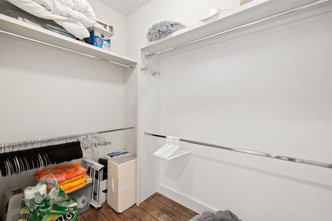 Building Photo - 1909 Knights Chance Ln