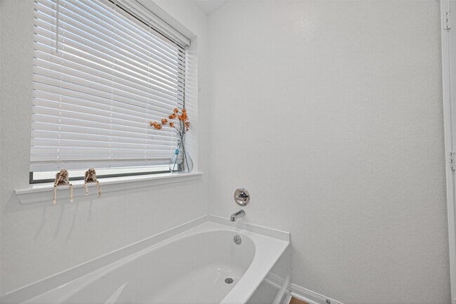 Building Photo - 8014 Barret Travis Ct