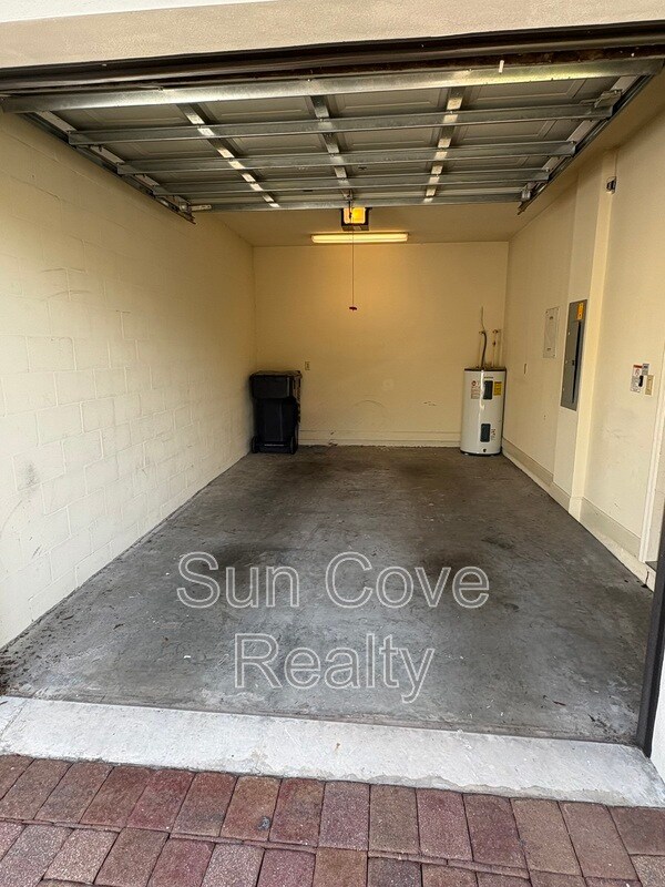 Building Photo - 113 S Packwood Ave