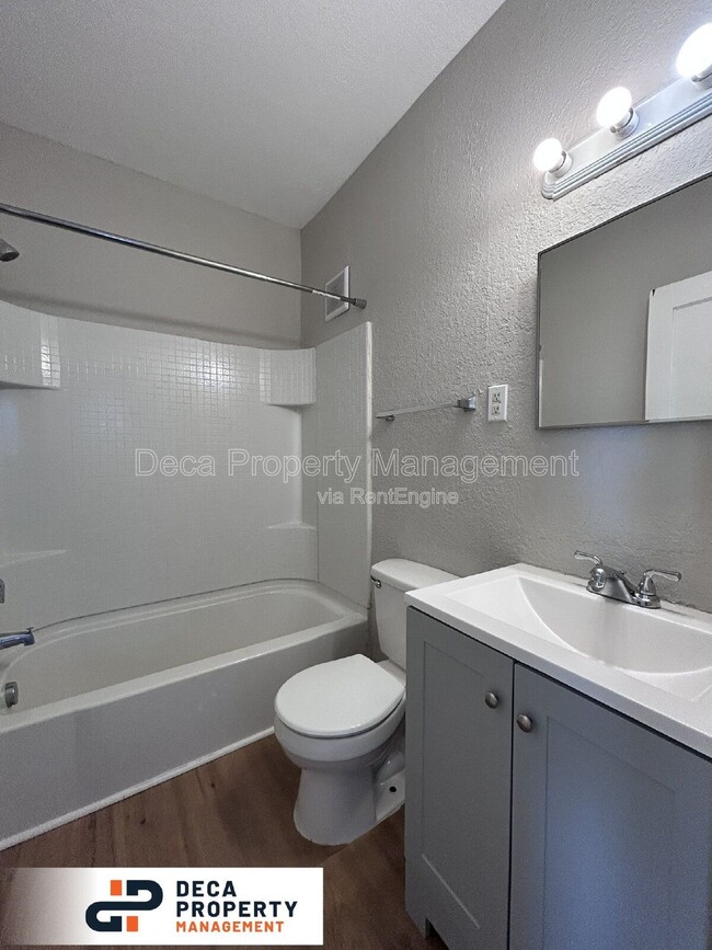 Building Photo - 4233 Ellenwood Avenue