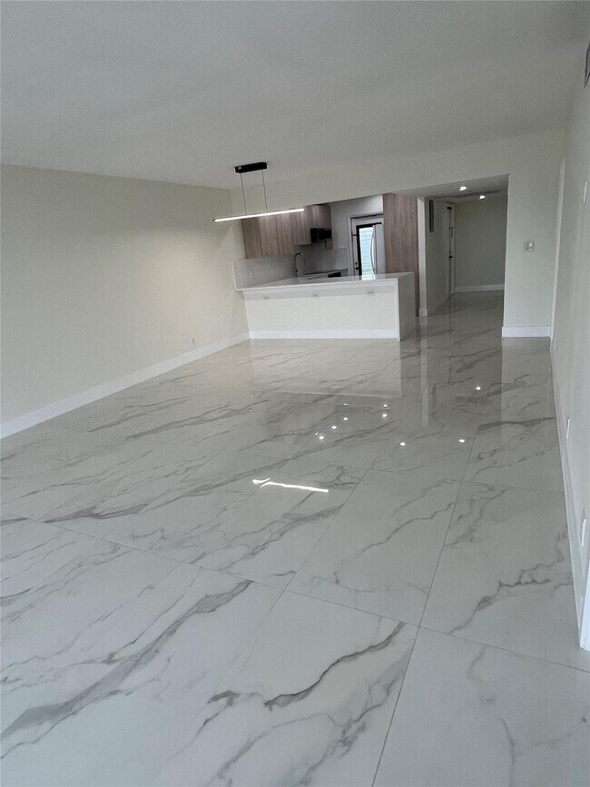 Building Photo - 3150 N Course Ln