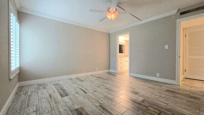 Building Photo - 2244 Winkler Ave