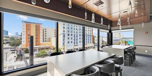 Building Photo - 776 N Orange Ave