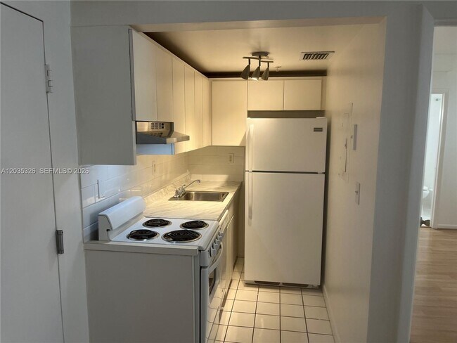 Building Photo - 1550 Drexel Ave