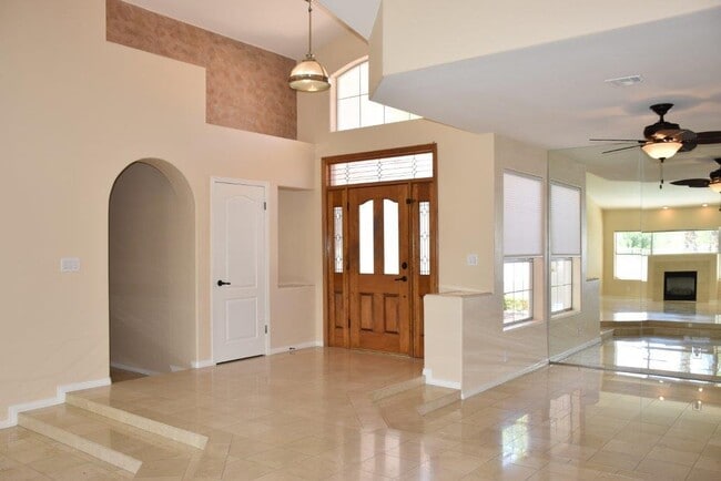 Building Photo - Gorgeous 4 bedroom single story home with ...