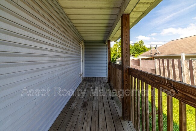 Building Photo - 152 Red Bud Ln