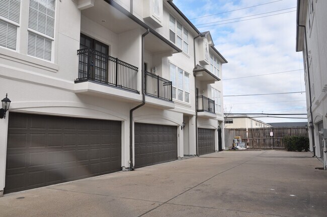 Building Photo - 5922 Burgoyne Dr.