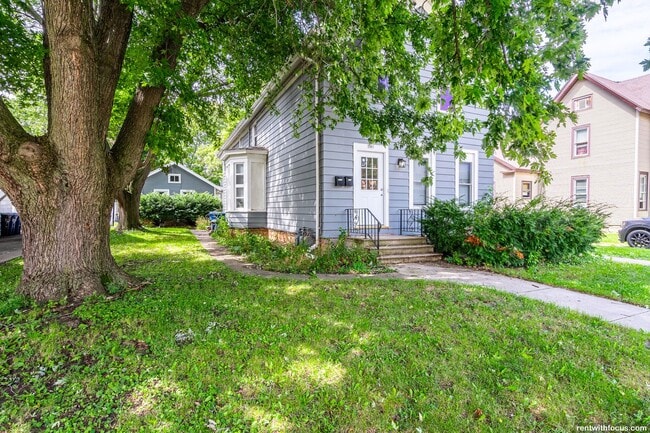 Building Photo - 579 Mt Vernon St