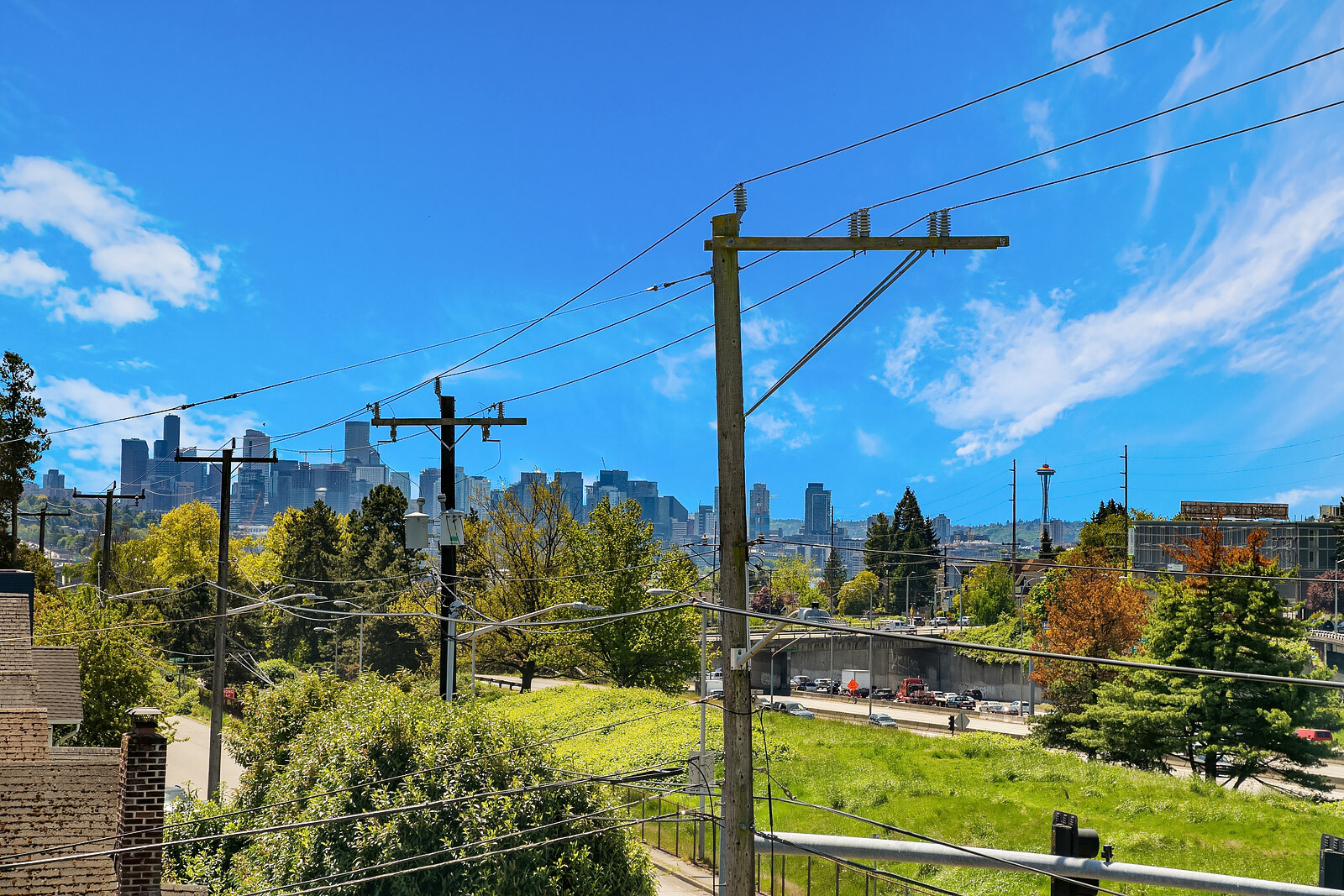 Views of downtown Seattle and the Space Needle - 5004 7th Ave NE